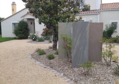 Aménagement extérieur bris vue en grès à St Hilaire de Chaléons