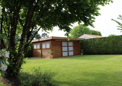 Aménagement extérieur cabanon en bois à La Montagne