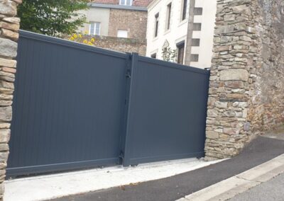 Atlantic Sud Paysage portail coulissant téléscopique aluminium au Pellerin