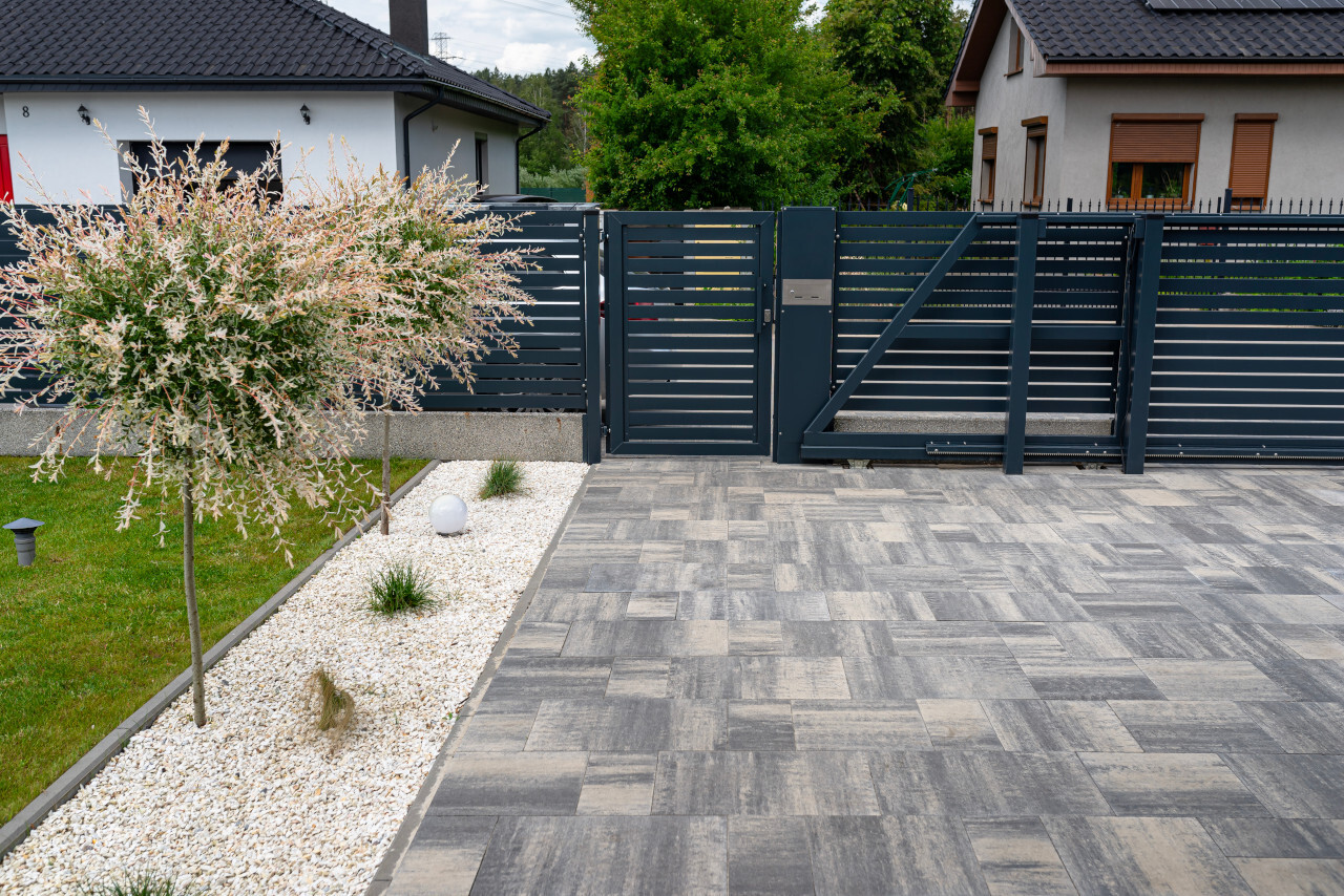 Portail moderne avec pavés imbriqués