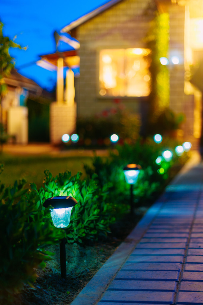 Lampes solaires de jardin la nuit